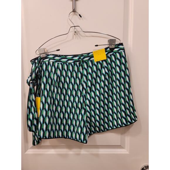 DVF Green Skort in Geometric Print - Picture 2 of 9